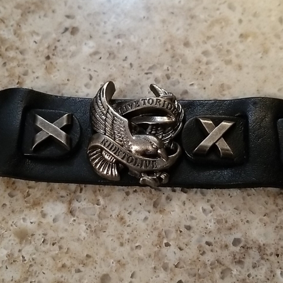 🎉HP🎉🆕️UNISEX black "Live to Ride" cuff bracelet - Picture 2 of 7